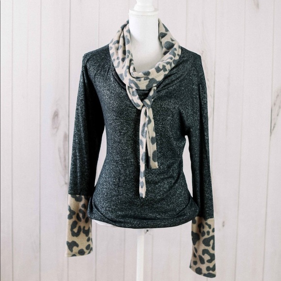 Harmony- black and animal print pullover - Picture 2 of 9